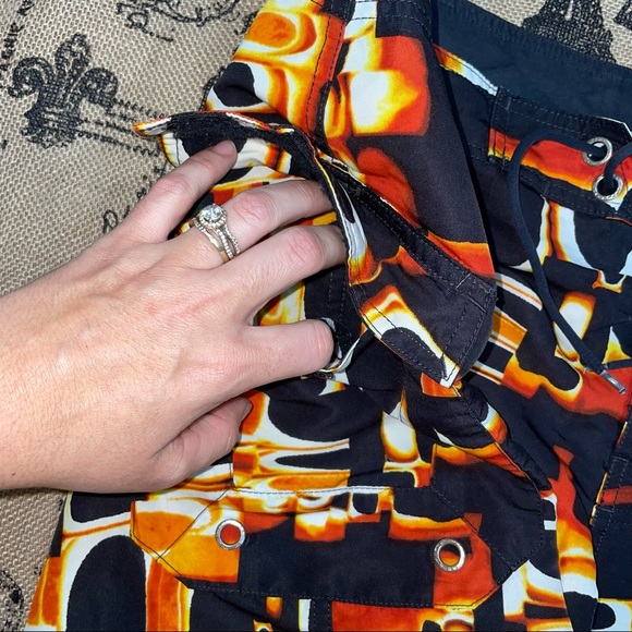 Volcom Mod Tech Black/Orange Distraction Print Short Size 32 - Picture 7 of 13